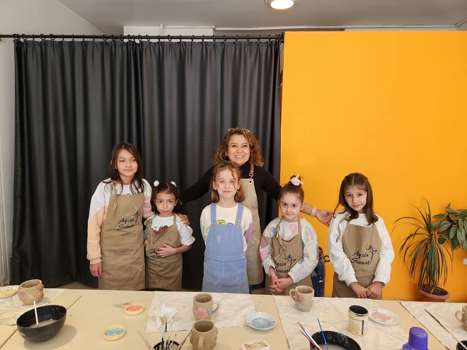 Mersin’in Yenişehir ilçesi Eğriçam Mahallesi’nde bulunan Ayzin Sanat Seramik Atölyesi,