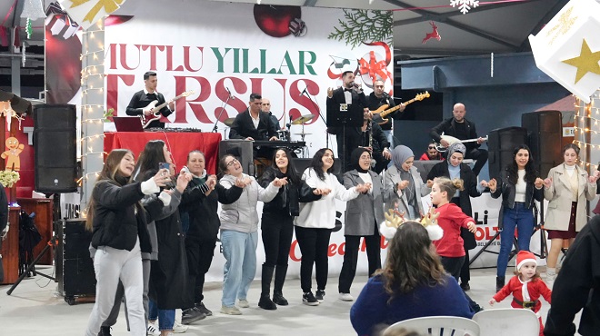 Tarsus Belediyesi’nin düzenlediği 2025 Yılbaşı Pazarı, vatandaşlara unutulmaz bir yeni