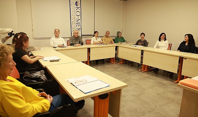 Kocaeli Büyükşehir Belediyesi Meslek ve Sanat Eğitim Kursları’na gelerek işaret dili