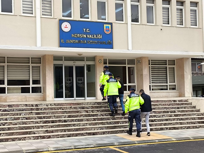 Mersin İl Jandarma Komutanlığı ekipleri bir şahsı gasp ederek kaçan
