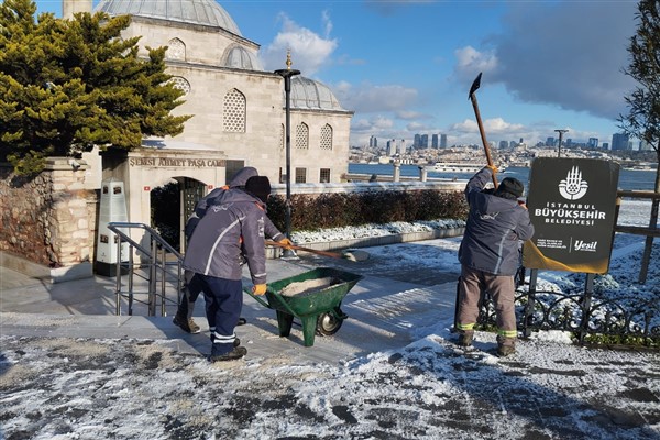 İstanbul’da yoğun kar yağışı dün gece de etkili oldu. Kentin