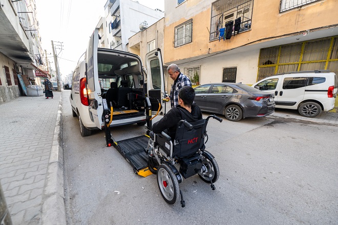 Mersin Büyükşehir Belediyesi, ‘Engelsiz Transfer Aracı’ hizmeti ile özel gereksinimli