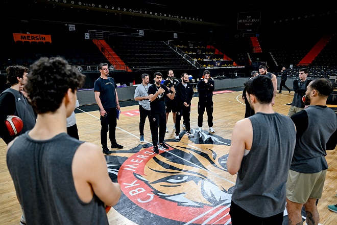 Türkiye Sigorta Basketbol Süper Ligi’nde ortaya koyduğu performansla takdir toplayan