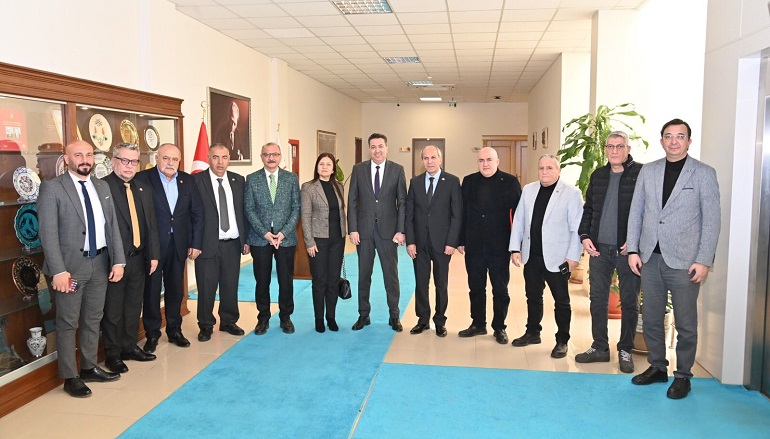 Osmaniye’de bulunan Akdeniz Gazeteciler Federasyonu (AGF) yönetim kurulu üyeleri ile