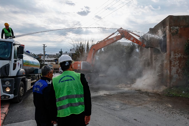 Mersin Yenişehir Belediyesi, halk sağlığını tehdit eden, kent estetiğini bozan