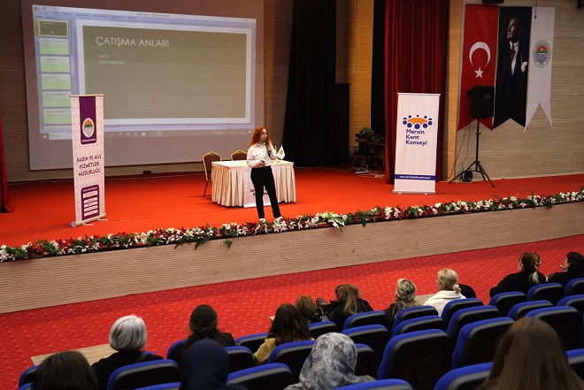 Toroslar Belediye Başkanı Abdurrahman Yıldız, “Aile içindeki iletişim eksiklikleri, zamanla