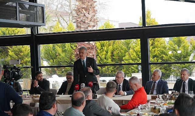 Edremit Belediye Başkanı Mehmet Ertaş ve 1966 Edremitspor yönetimi basın