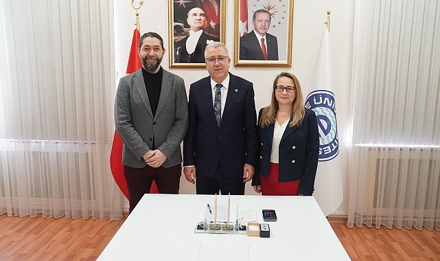 Ege Üniversitesi akademisyenleri göz rahatsızlıkları arasında yaygın olarak görülen Oküler