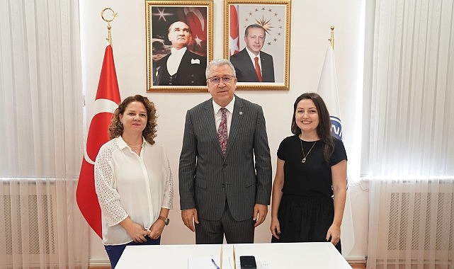 Ege Üniversitesi Fen Fakültesi Matematik Bölümü öğretim üyesi Doç.
