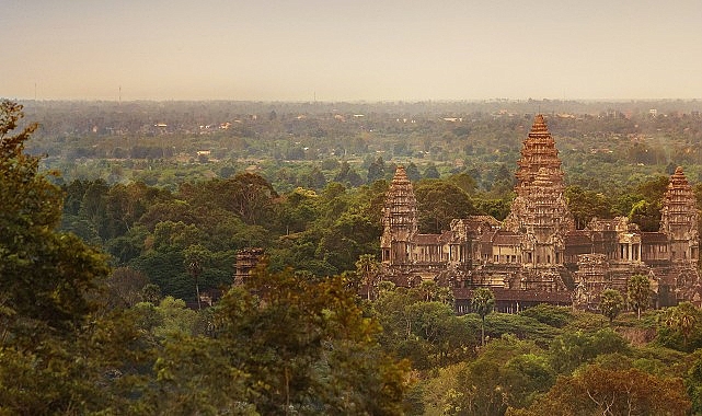 Arkeologların, Angkor Wat'ı inşa eden uygarlığın geçmişine ışık tutarak şimdiye