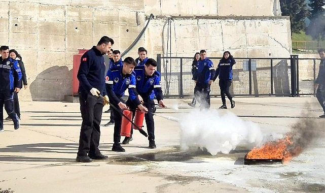 İzmir Büyükşehir Belediyesi zabıta ekipleri, yangın riskine karşı alınması gereken