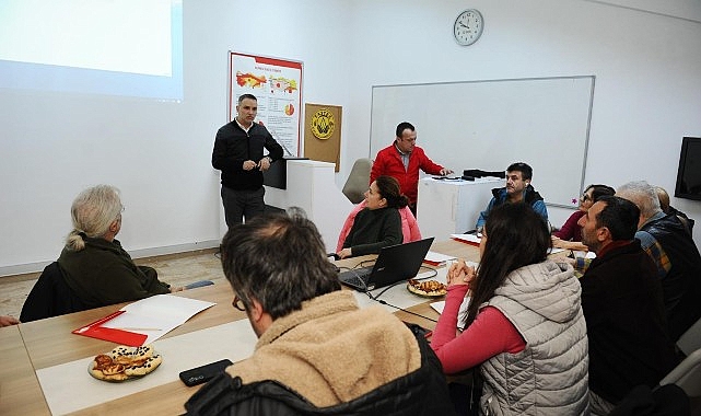 Karşıyaka Belediyesi tarafından hayata geçirilen “Mahalle Afet Gönüllüleri” projesi kapsamında