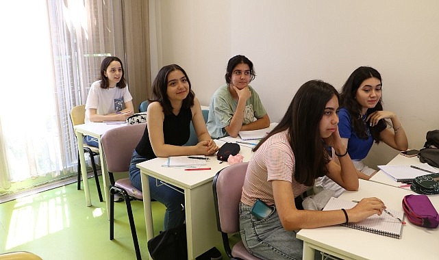 Manisa Büyükşehir Belediyesi Eğitim Merkezi’nde (MABEM) yeni dönem kayıtları başladı.