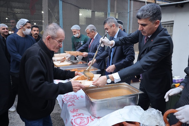 Mersin Valisi Atilla Toros, Adana Vakıflar Bölge Müdürü Metin Evsen