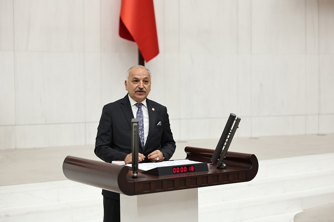 Cumhuriyet Halk Partisi (CHP) Mersin Milletvekili Talat Dinçer, yerel medya