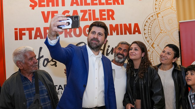 Tarsus Belediye Başkanı Ali Boltaç, düzenlenen iftar programında şehit aileleri,