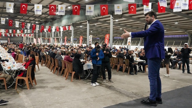 Tarsus Belediyesi, Ramazan ayının ilk iftarında vatandaşları aynı sofrada buluşturdu.