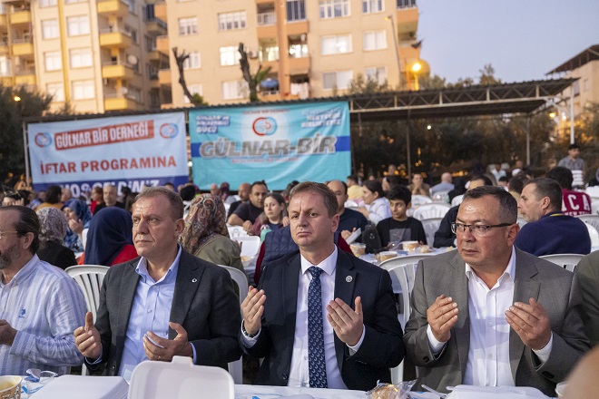 Mersin Büyükşehir Belediye Başkanı Vahap Seçer, Gülnar-Bir Derneği tarafından Zeytinli