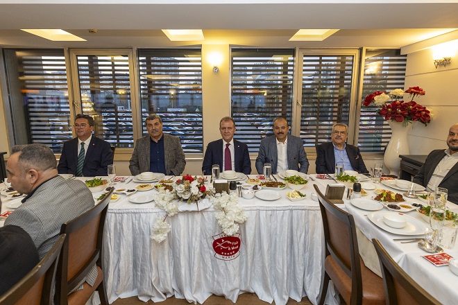 Mersin Büyükşehir Belediye Başkanı Vahap Seçer, Mersin Minibüsçüler Esnaf Odası