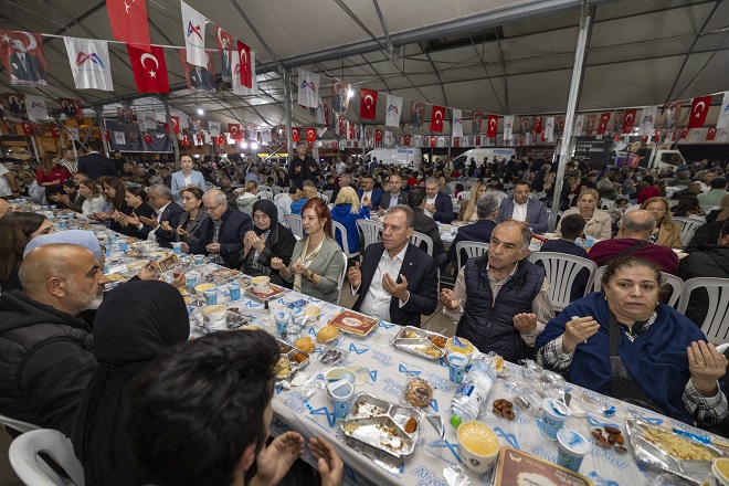 Mersin Büyükşehir Belediye Başkanı Vahap Seçer ve Meral Seçer, Ramazan