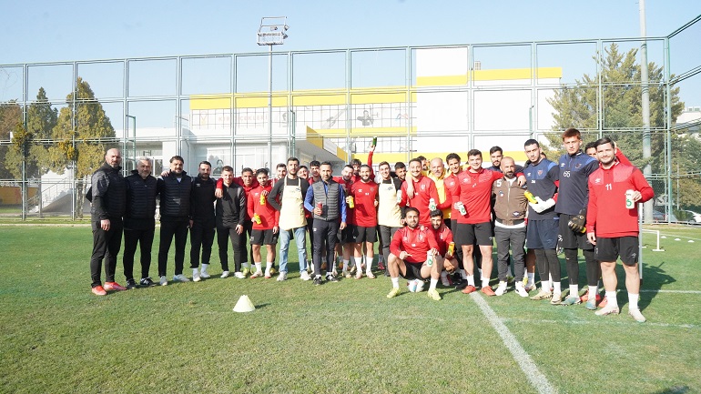 Mersin’in lezzet markalarından biri olan Poms , Bucaspor maçı öncesi