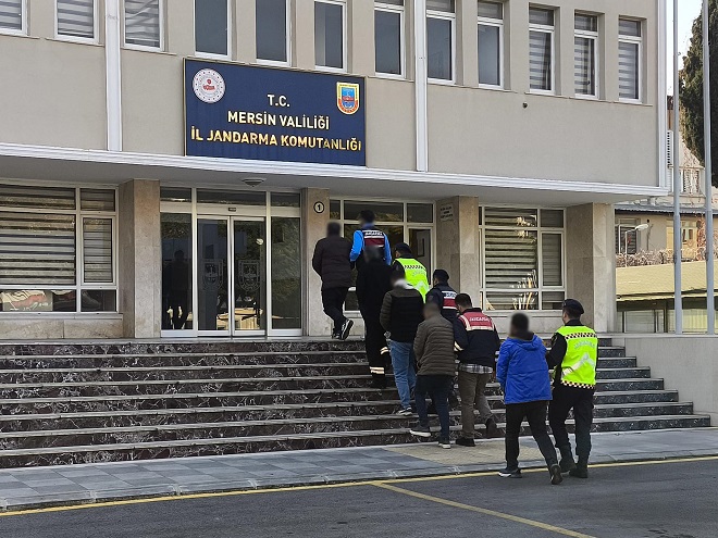 GÖÇMEN KAÇAKÇILARINA OPERASYON: 2 TUTUKLAMA