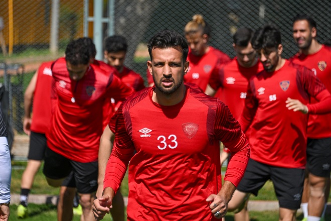 2.Lig Kırmızı Grupta kümede kalma mücadelesi veren Yeni Mersin İdman