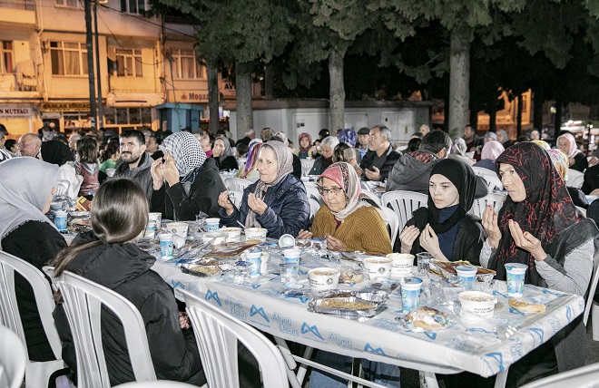 Ramazan Ayı’nın bereketi ve coşkusunu 13 ilçeye de götüren Mersin
