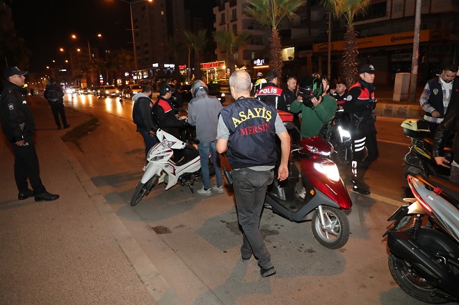 POLİSTEN MOTOSİKLET DENETİMİ