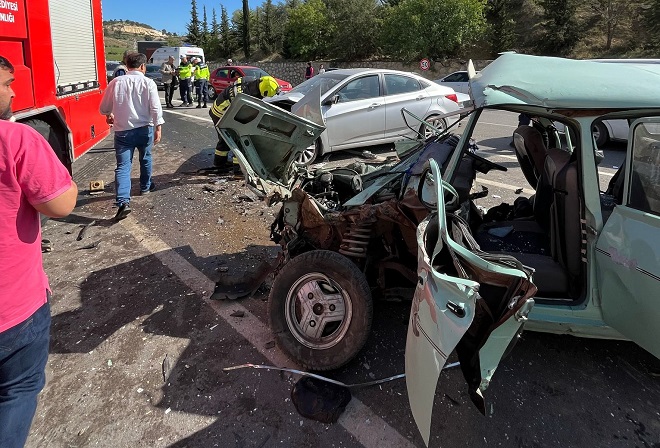 Bayram Günü Trafik Kazası: 1 Ölü, 9 Yaralı