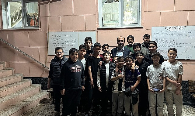 Başkan Altay, Teravih Sonrası Gençlerle Sohbet Etti, Esnafların Çay Davetine