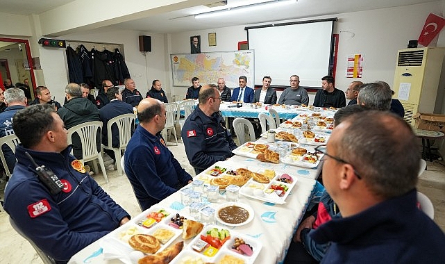  Başkan Zeyrek, İtfaiye Personeli ile Sahurda Buluştu   