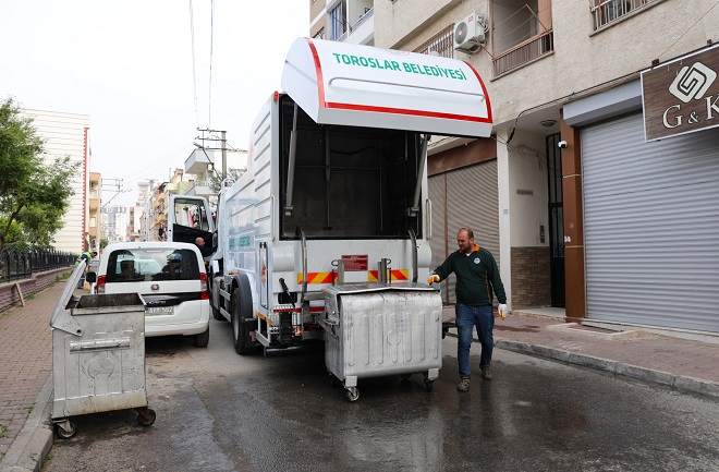 Toroslar Belediyesi bayram öncesi Toroslar’da kapsamlı bir temizlik çalışması gerçekleştirerek