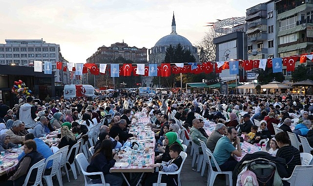 Büyükşehir tarafından İzmit Kent Meydanı’nda her gün 1.