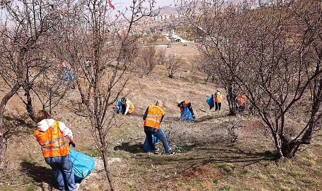 Çankaya'da Üniversiteliler Çevre İçin Bir Araya Geldi   