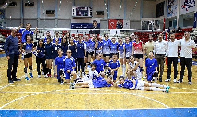 İzmir Büyükşehir Belediyesi Celal Atik Spor Salonu spor ve eğlence