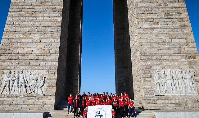 DEÜ öğrencileri Çanakkale'de şehitleri andı    Dokuz Eylül