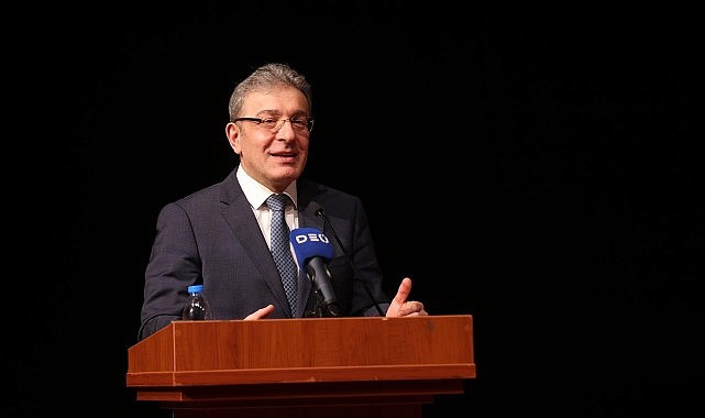 DEÜ’DE Tiyatro Coşkusu: Muhsin Ertuğrul ve Suat Taşer Ödülleri Sahiplerini