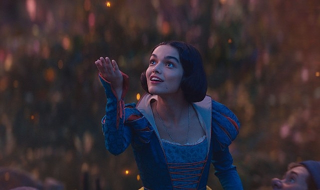 Dublajlı ve altyazılı seçenekleriyle izleyiciyle buluşacak olan filmde, Rachel Zegler’in