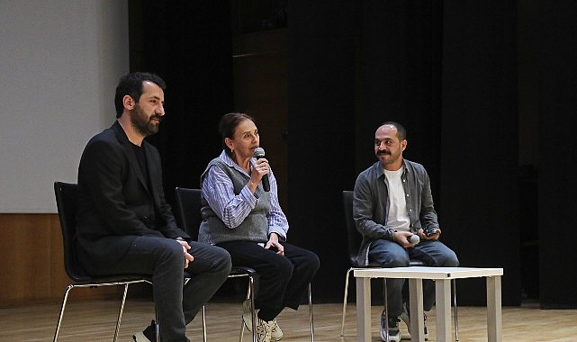 Duayen sanatçı Nur Sürer Çankayalılarla buluştu     Çankaya'da