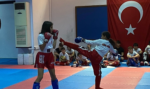 Geleceğin Kick Boks sporcuları kuşak atladı     
