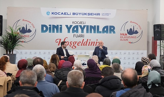Büyükşehir’in “Çay-Sohbet-Muhabbet” söyleşilerine konuk olan yazar Nurullah Genç, kendisini okurlarıyla