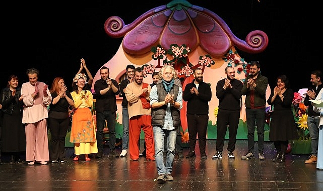 Nazım Hikmet'in "Sevdalı Bulut"u Seyirciyle Buluştu    İstanbul