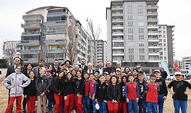 Nilüfer’de fidanlar toprakla buluştu    Nilüfer Belediye Başkanı