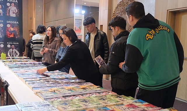 Öğrenciler kitap fuarında         