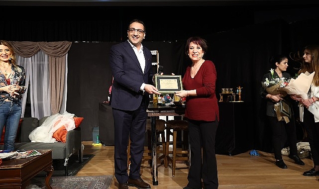 Balçova Belediyesi'nin konuğu olarak ilçeye gelen usta sanatçı Oya Başar'ın