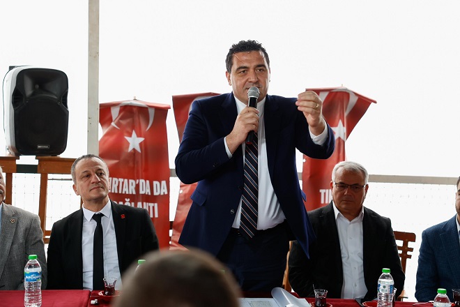 Mersin Çeşmeli-Erdemli-Silifke-Taşucu Otoyol Projesi’nde kayaları geçmek için dinamitle patlama gerçekleştirildi.