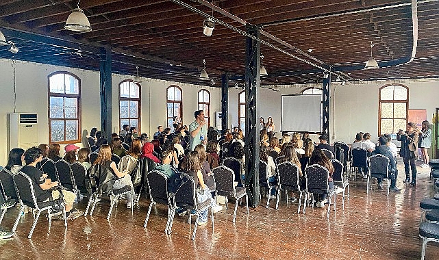 İzmir Büyükşehir Belediyesi Genç İzmir biriminin Dokuz Eylül Üniversitesi öğrenci