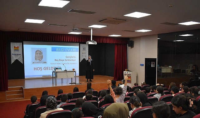Yazar Fatma Öz Alpaydın Bilgi Evi Üyeleri' İle Bir Araya