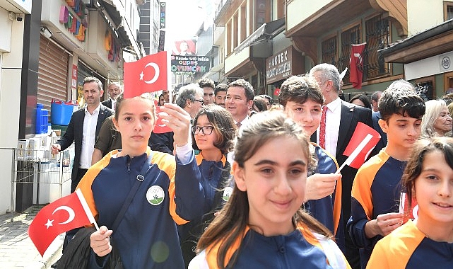 Osmangazi Belediyesi, 23 Nisan Ulusal Egemenlik Çocuk Bayramı’nda kortej yürüyüşü